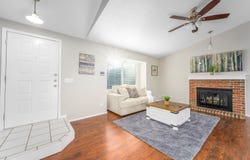 2430 N Old Manor Rd, Wichita, KS 67220-4044