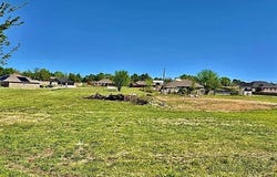 17530 W Tray Road, Tahlequah, OK 74464