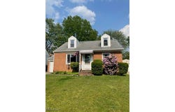1403 Cranover Road, Lyndhurst, OH 44124