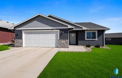 422 Thelma Ave, Harrisburg, SD 57032
