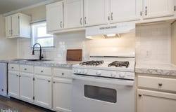 933 LAURA LEE CIRCLE, BEAR, DE 19701