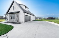 121 Liam Ct, Shepherdsville, KY 40165