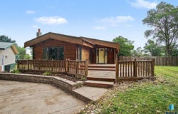 706 S Union Ave, Madison, SD 57042