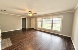 210 W Crestway St, Plainview, TX 79072
