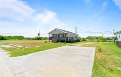274 Post Oak Ln, Rockport, TX 78382
