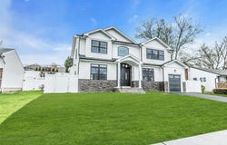 14 Terry Lane, Plainview, NY 11803
