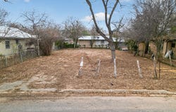 527 Juarez, Uvalde, TX 78801