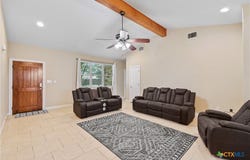 100 Magan Ln, Jarrell, TX 76537