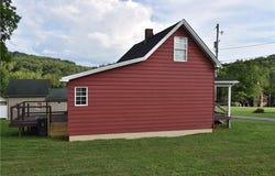 6 7th St, Donegal, PA 15323