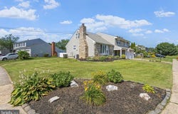 28 KINGSBRIDGE DRIVE, BURLINGTON, NJ 08016