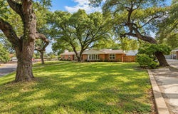 2625 Old Oaks Drive, Waco, TX 76710