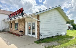 705 West Street, Grinnell, IA 50112