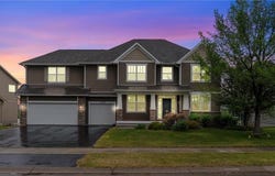 15365 Eagle Creek Way, Apple Valley, MN 55124
