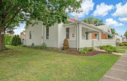 614 E Market Street, Red Bud, IL 62278