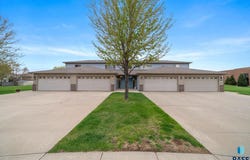 6300 Santa Rosa Cir, Sioux Falls, SD 57108