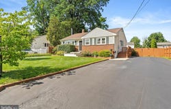 15 DECOU AVENUE, EWING, NJ 08628