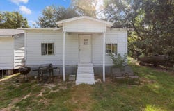 1140 N Hamlett St, Athens, TX 75751