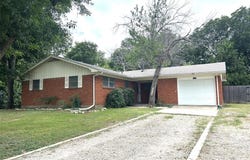 1102 S Louisiana Street, Grandview, TX 76050