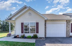 222 Rayfield Cir, Webster, NY 14580