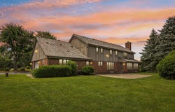 1168 W Manor Ln, River Hills, WI 53217