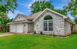 2705 Canterbury Street, Euless, TX 76039