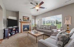 402 Cimarron Dr NE, Hiawatha, IA 52233