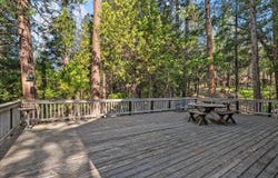 8028 Woodpecker Way, Yosemite, CA 95389