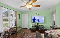 527 GRAND Avenue, LOVES PARK, IL 61111