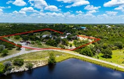 22 Indian Creek Loop, Kerrville, TX 78028