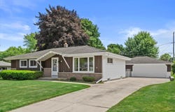 221 W Lilac Ln, Grafton, WI 53024