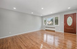 594 Fenworth Blvd, Franklin Square, NY 11010