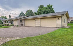 1933 Crown Point Drive, Mendota Heights, MN 55118