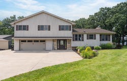 2525 EDGEWOOD Lane, OSHKOSH, WI 54904-9598