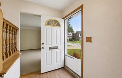 402 Roland Court, Grosse Pointe Farms, MI 48236