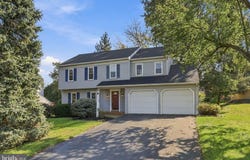 40 VANDERBILT Drive, LEOLA, PA 17540