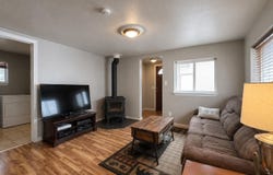 706 B St, Pinehurst, ID 83850
