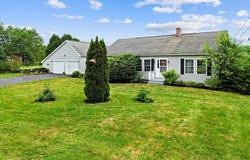 987 Gardiner Road, Dresden, ME 04342