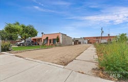 18 E Owyhee Ave, Homedale, ID 83628