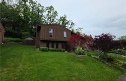 106 Larchwood Dr, Wilkins Twp, PA 15145
