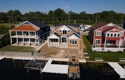 1422 S Harkless Drive, Syracuse, IN 46567