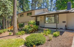 70 COACHMAN Dr, Eugene, OR 97405