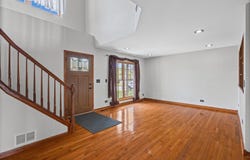 698 Juli Drive, South Elgin, IL 60177