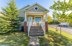 304 E James St, Ely, MN 55731