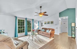 8127 S Legend Dr, Franklin, WI 53132