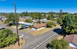 570 S 4TH ST, Harrisburg, OR 97446