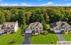 10 Treetops Drive, Monroe, NJ 08831