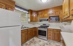56 Ferris Dr., GLEN FERRIS, WV 25090