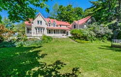 9 N High Street, Bridgton, ME 04009