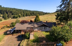 1066 RED HILL RD, Oakland, OR 97462