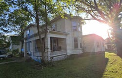 320 S Third Street, Clinton, MO 64735